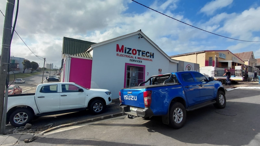 To Let Commercial Property for Rent in Quigney Eastern Cape
